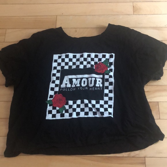 Im selling clothes that I don’t wear anymore ( I am sorry I speak french haha). - Picture 3 of 8